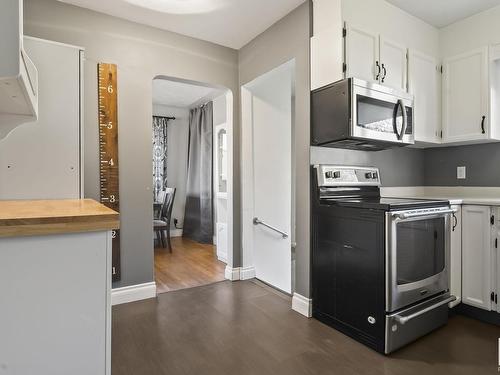 12232 140 Street Nw, Edmonton, AB - Indoor Photo Showing Kitchen