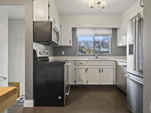 12232 140 Street Nw, Edmonton, AB - Indoor Photo Showing Kitchen