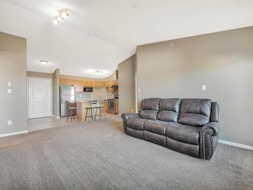 440 1520 Hammond Gate, Edmonton, AB - Indoor Photo Showing Living Room