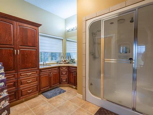 54010 Rge Road 41, Rural Lac Ste. Anne County, AB - Indoor Photo Showing Bathroom