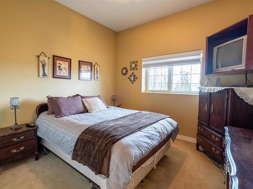 54010 Rge Road 41, Rural Lac Ste. Anne County, AB - Indoor Photo Showing Bedroom