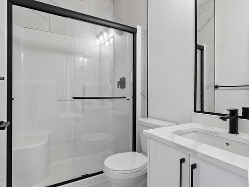 715 30 Avenue, Edmonton, AB - Indoor Photo Showing Bathroom