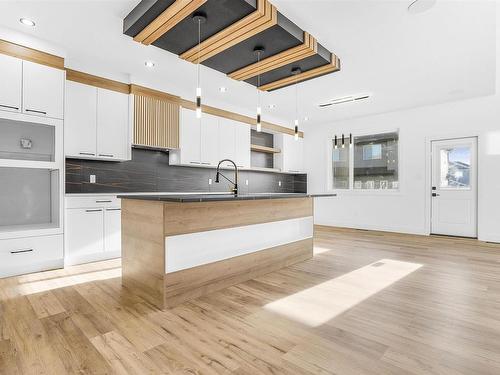 Stony Plain, AB - Indoor Photo Showing Kitchen