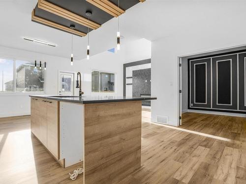 Stony Plain, AB - Indoor Photo Showing Kitchen