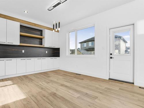 Stony Plain, AB - Indoor Photo Showing Kitchen