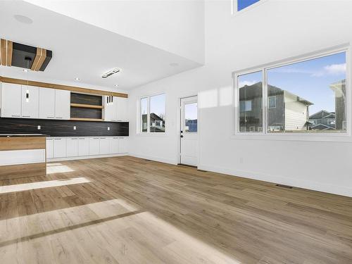 Stony Plain, AB - Indoor Photo Showing Kitchen