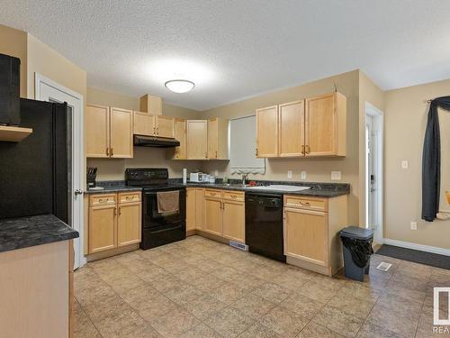 114 178 Bridgeport Boulevard, Leduc, AB - Indoor Photo Showing Kitchen With Double Sink