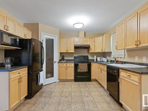 114 178 Bridgeport Boulevard, Leduc, AB - Indoor Photo Showing Kitchen With Double Sink