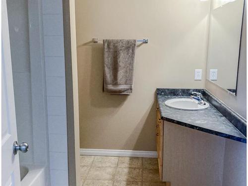 114 178 Bridgeport Boulevard, Leduc, AB - Indoor Photo Showing Bathroom