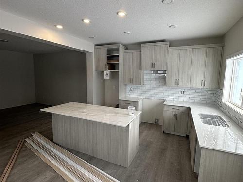 2199 Muckleplum Crescent, Edmonton, AB - Indoor Photo Showing Kitchen