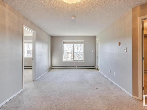 Edmonton, AB - Indoor Photo Showing Other Room