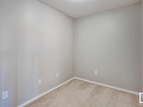 Edmonton, AB - Indoor Photo Showing Other Room