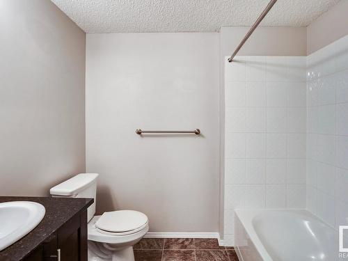 Edmonton, AB - Indoor Photo Showing Bathroom