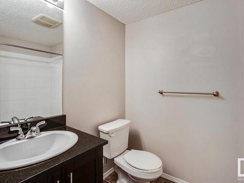 Edmonton, AB - Indoor Photo Showing Bathroom