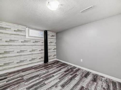 10415 Lauder Avenue, Edmonton, AB - Indoor Photo Showing Other Room