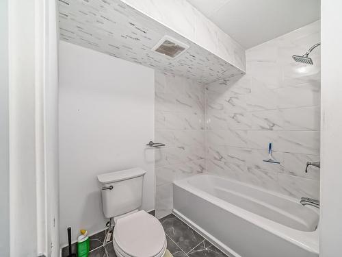 10415 Lauder Avenue, Edmonton, AB - Indoor Photo Showing Bathroom