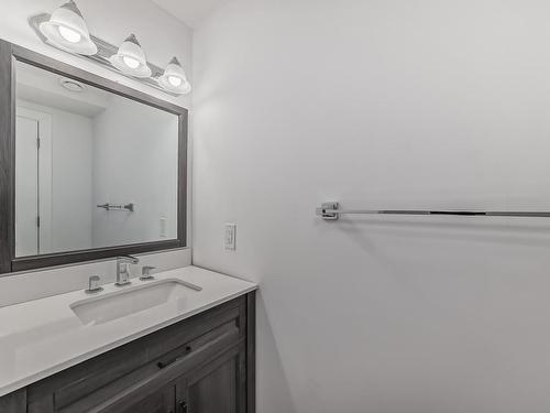 10415 Lauder Avenue, Edmonton, AB - Indoor Photo Showing Bathroom