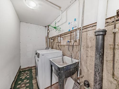 10415 Lauder Avenue, Edmonton, AB - Indoor Photo Showing Laundry Room