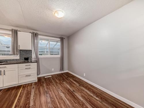 10415 Lauder Avenue, Edmonton, AB - Indoor Photo Showing Other Room