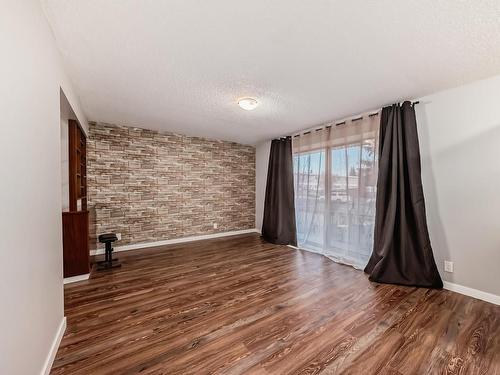 10415 Lauder Avenue, Edmonton, AB - Indoor Photo Showing Other Room