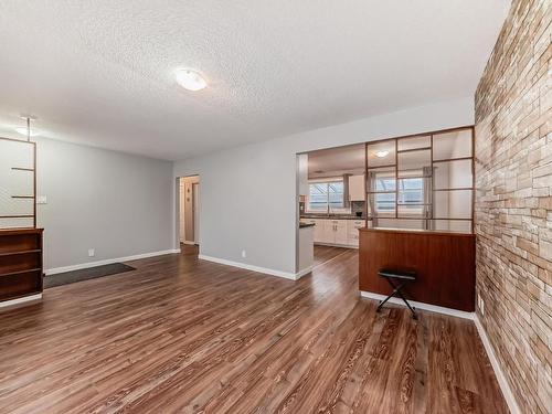 10415 Lauder Avenue, Edmonton, AB - Indoor