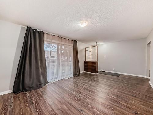 10415 Lauder Avenue, Edmonton, AB - Indoor Photo Showing Other Room