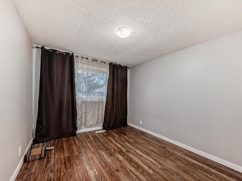 10415 Lauder Avenue, Edmonton, AB - Indoor Photo Showing Other Room