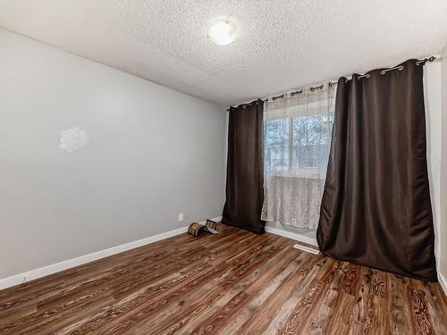 10415 Lauder Avenue, Edmonton, AB - Indoor Photo Showing Other Room