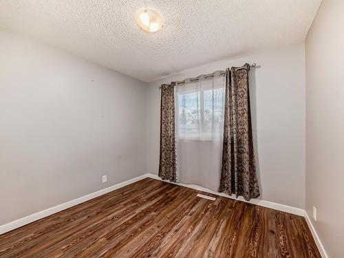 10415 Lauder Avenue, Edmonton, AB - Indoor Photo Showing Other Room