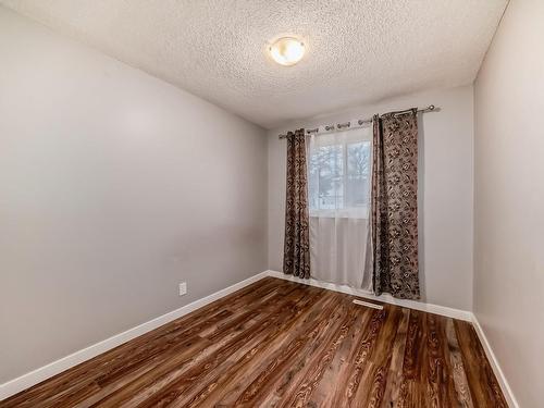 10415 Lauder Avenue, Edmonton, AB - Indoor Photo Showing Other Room