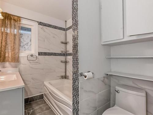 10415 Lauder Avenue, Edmonton, AB - Indoor Photo Showing Bathroom