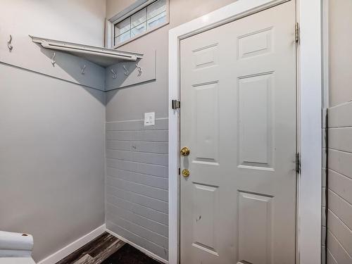 10415 Lauder Avenue, Edmonton, AB - Indoor Photo Showing Other Room