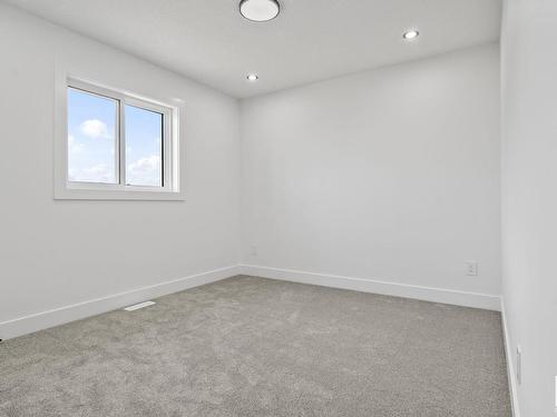 2904 1 Avenue, Edmonton, AB - Indoor Photo Showing Other Room