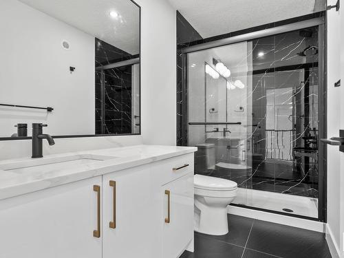 2904 1 Avenue, Edmonton, AB - Indoor Photo Showing Bathroom