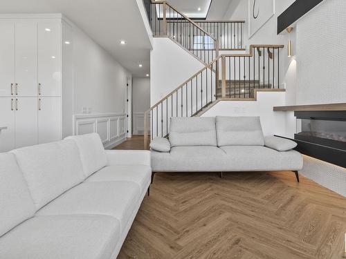 2904 1 Avenue, Edmonton, AB - Indoor Photo Showing Living Room