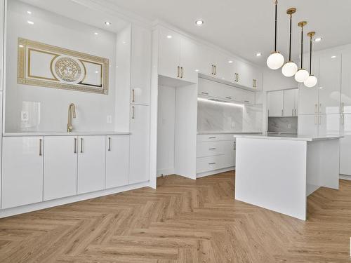 2904 1 Avenue, Edmonton, AB - Indoor Photo Showing Kitchen With Upgraded Kitchen