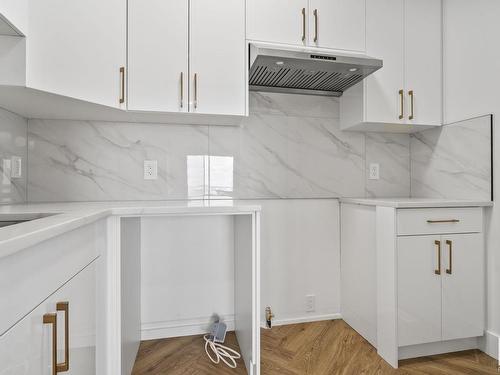 2904 1 Avenue, Edmonton, AB - Indoor Photo Showing Kitchen