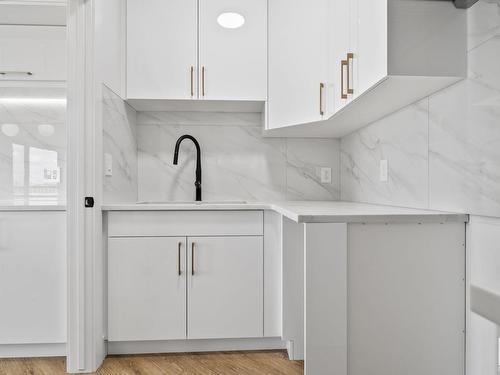 2904 1 Avenue, Edmonton, AB - Indoor Photo Showing Kitchen