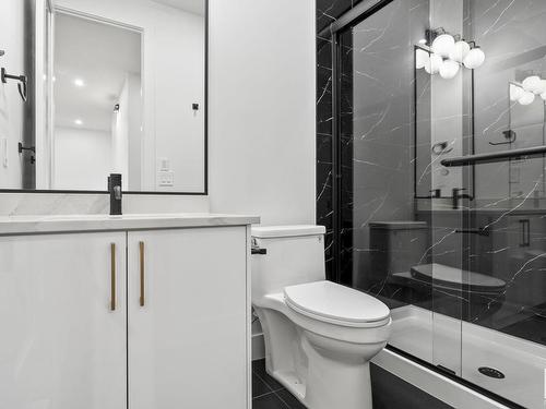 2904 1 Avenue, Edmonton, AB - Indoor Photo Showing Bathroom