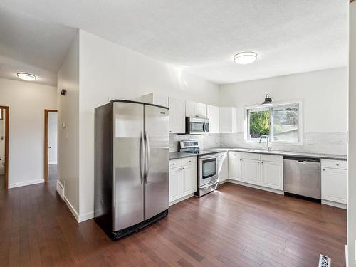 4415 117 Street, Edmonton, AB - Indoor Photo Showing Kitchen