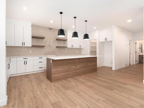 53 Gladstone Bend, Spruce Grove, AB - Indoor Photo Showing Kitchen With Upgraded Kitchen