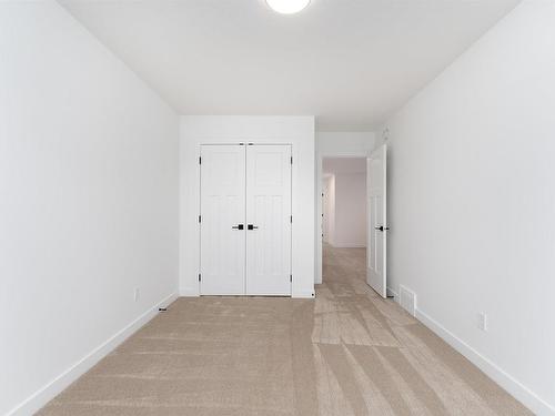 53 Gladstone Bend, Spruce Grove, AB - Indoor Photo Showing Other Room