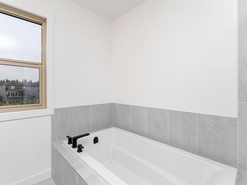 53 Gladstone Bend, Spruce Grove, AB - Indoor Photo Showing Bathroom