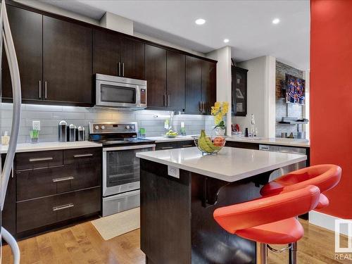 3254 Allan Way, Edmonton, AB - Indoor Photo Showing Kitchen With Upgraded Kitchen