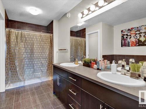 3254 Allan Way, Edmonton, AB - Indoor Photo Showing Bathroom