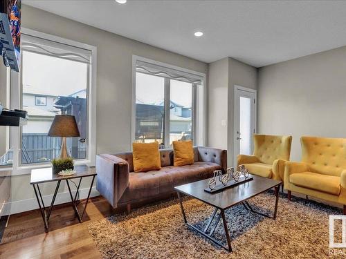 3254 Allan Way, Edmonton, AB - Indoor Photo Showing Living Room