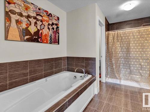 3254 Allan Way, Edmonton, AB - Indoor Photo Showing Bathroom