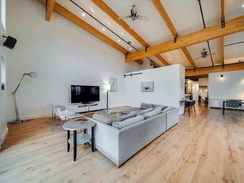 301 11633 105 Avenue, Edmonton, AB - Indoor Photo Showing Living Room