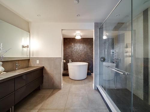 301 11633 105 Avenue, Edmonton, AB - Indoor Photo Showing Bathroom