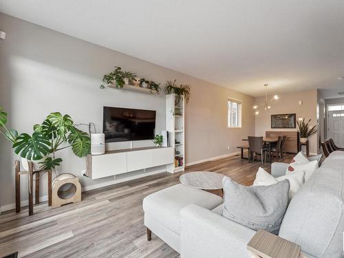 18156 75 Street, Edmonton, AB - Indoor Photo Showing Living Room